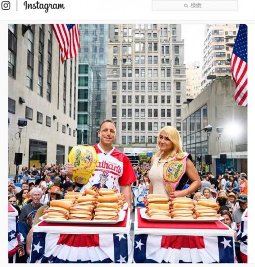 毎年恒例のホットドッグ大食い大会 日系アメリカ人女性のミキ スドウさんが6連覇 ニコニコニュース