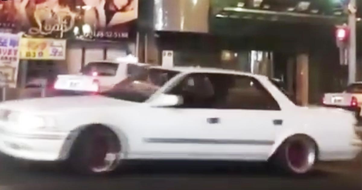 北海道 人通りの多い交差点でドリフトしまくる車が目撃され物議 道交法違反容疑で捜査 ニコニコニュース