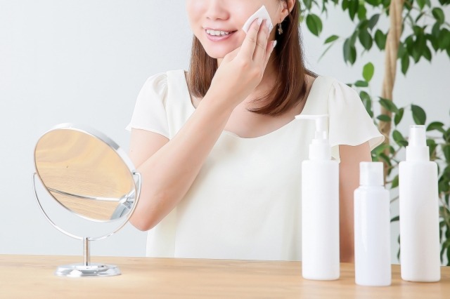 化粧水のつけ方はコットンが正解 正しいスキンケアの仕方 ニコニコニュース