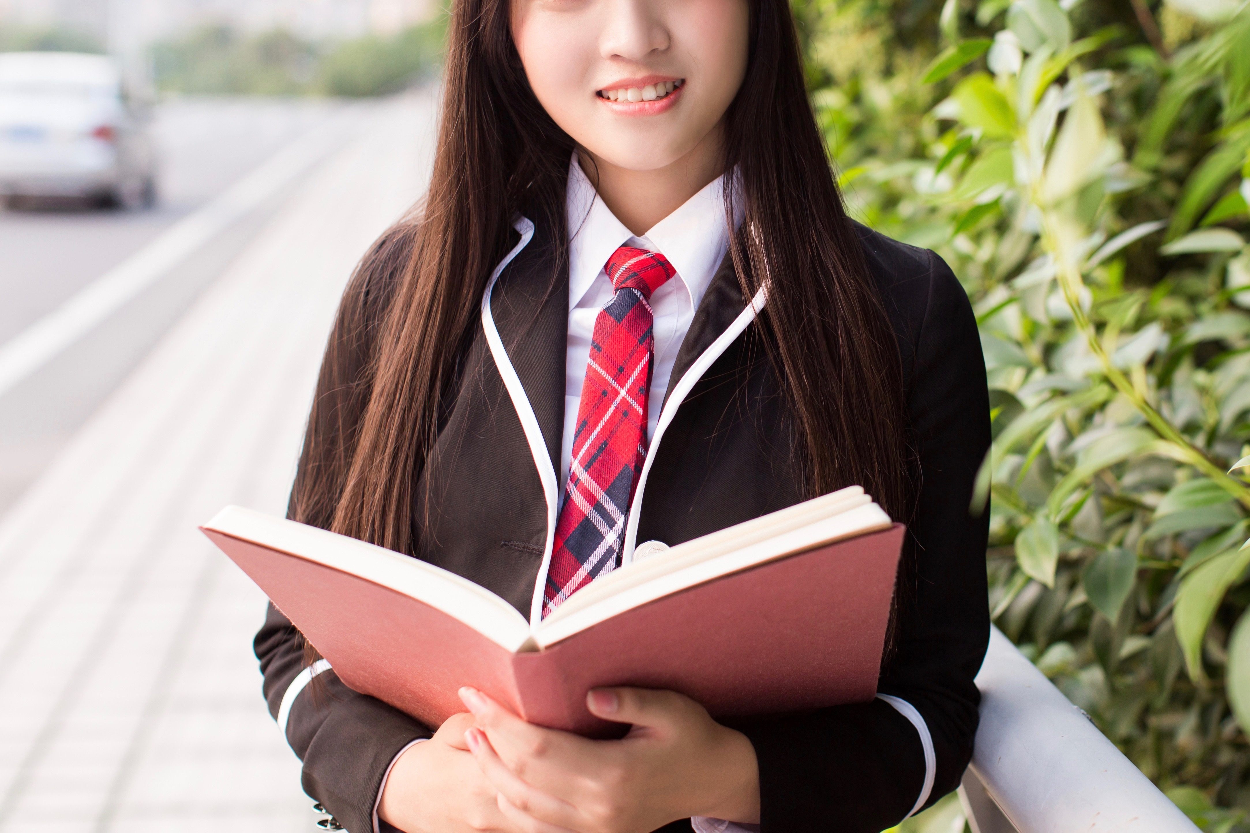 不審者の被害に苦しむ女子高生たち 被害内容の告発ツイートが話題に ニコニコニュース