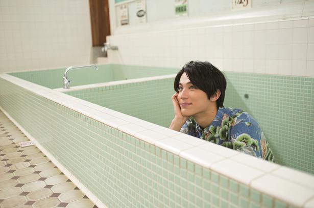 中川大志がかつて営業していた銭湯へ 廃墟好きの血が騒ぐ 中川大志連載 ニコニコニュース