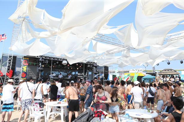 水着で楽しめる夏フェスRINKU BEACH FES りんくうビーチで開幕 ニコニコニュース