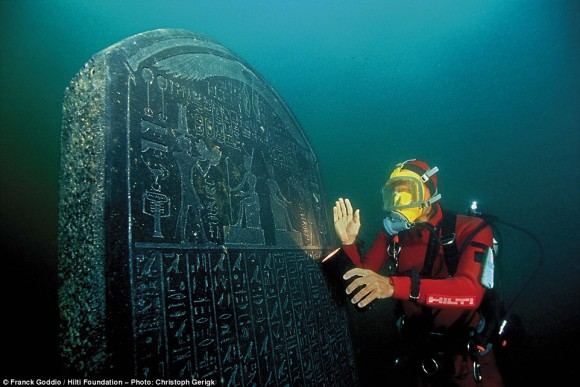 海底に眠るエジプトの古代都市、ヘラクレイオンとその失われた