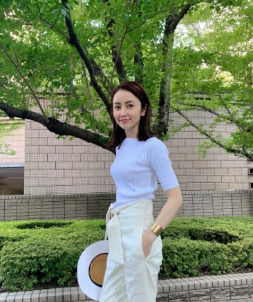 矢田亜希子さんが愛息とディズニー帽子でツーショット披露 息子さんの彼女と間違えられそう ウエスト細 い と反響 ニコニコニュース