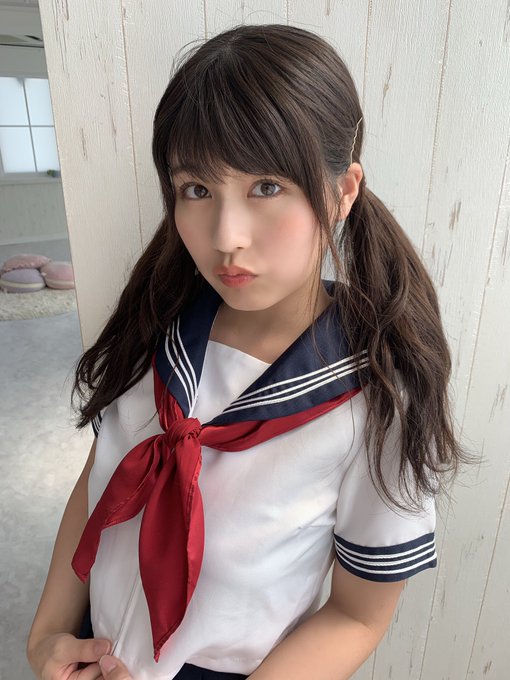 クラスメイトになりたい人生だった 話題のグラビアアイドル ちとせよしのが魅せた 高校5年生 セーラー服コスプレにファ ニコニコニュース