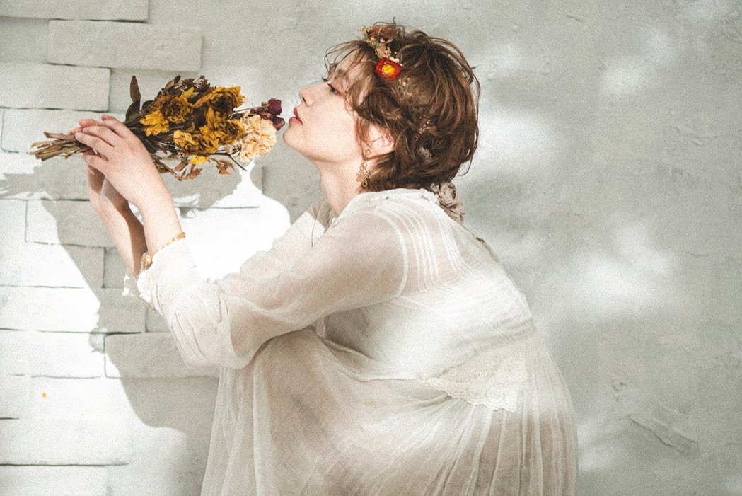 ドライフラワーの髪飾りならナチュラルも華やかも自由自在 