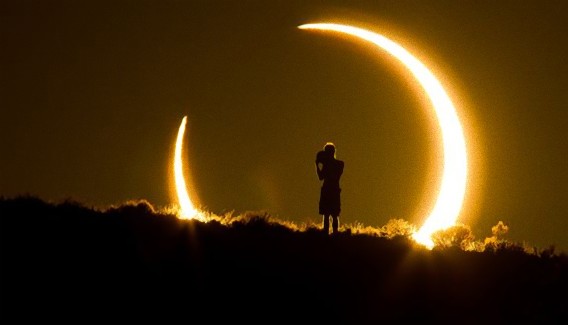 金環日食と皆既日食が同時に訪れる ハイブリッド金環皆既日食 の美しい動画 ニコニコニュース