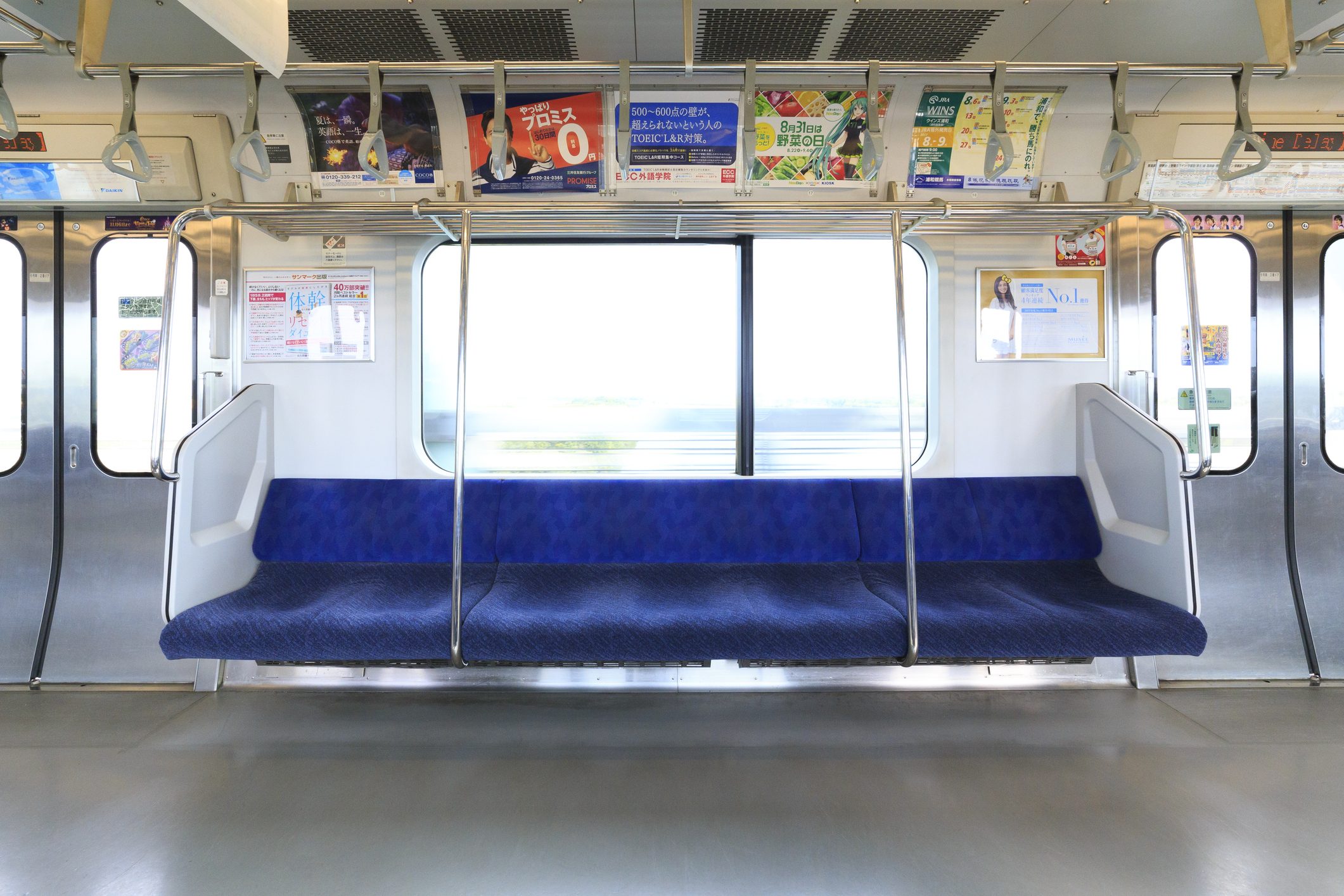 電車 新幹線車内で目撃した迷惑行為 隣の人が脚を組んで ニコニコニュース