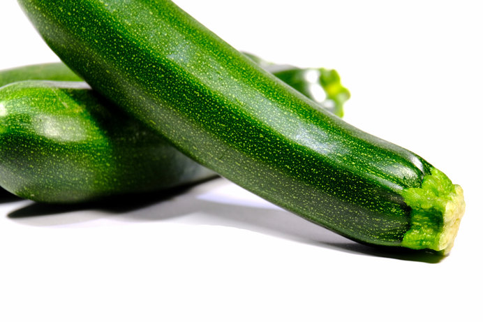 見た目はきゅうり かぼちゃの仲間 ズッキーニ 使い方はあの野菜をイメージして ニコニコニュース