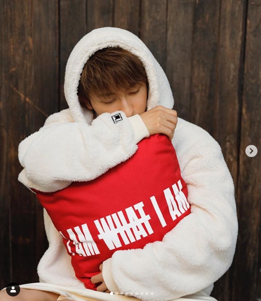 a與真司郎 モコモコ白アウター姿にファン悶絶 可愛すぎる ギャップがいい ニコニコニュース