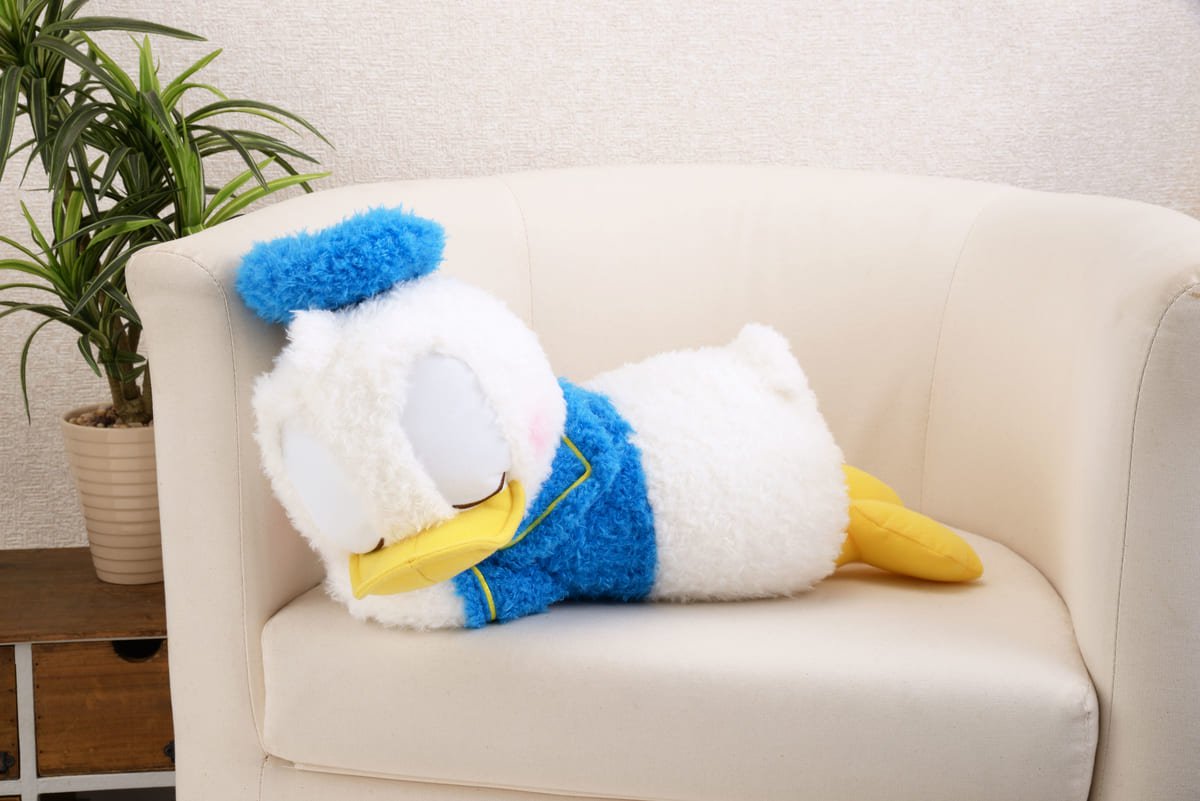 寝そべりポーズが可愛いミッキーとドナルド セガプライズ ディズニー 赤いほっぺ メガジャンボおやすみぬいぐるみ ニコニコニュース
