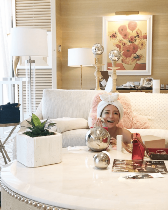 浜崎あゆみ メイク中 リラックスした笑顔ショットに反響 癒される 可愛いすぎて反則 ニコニコニュース