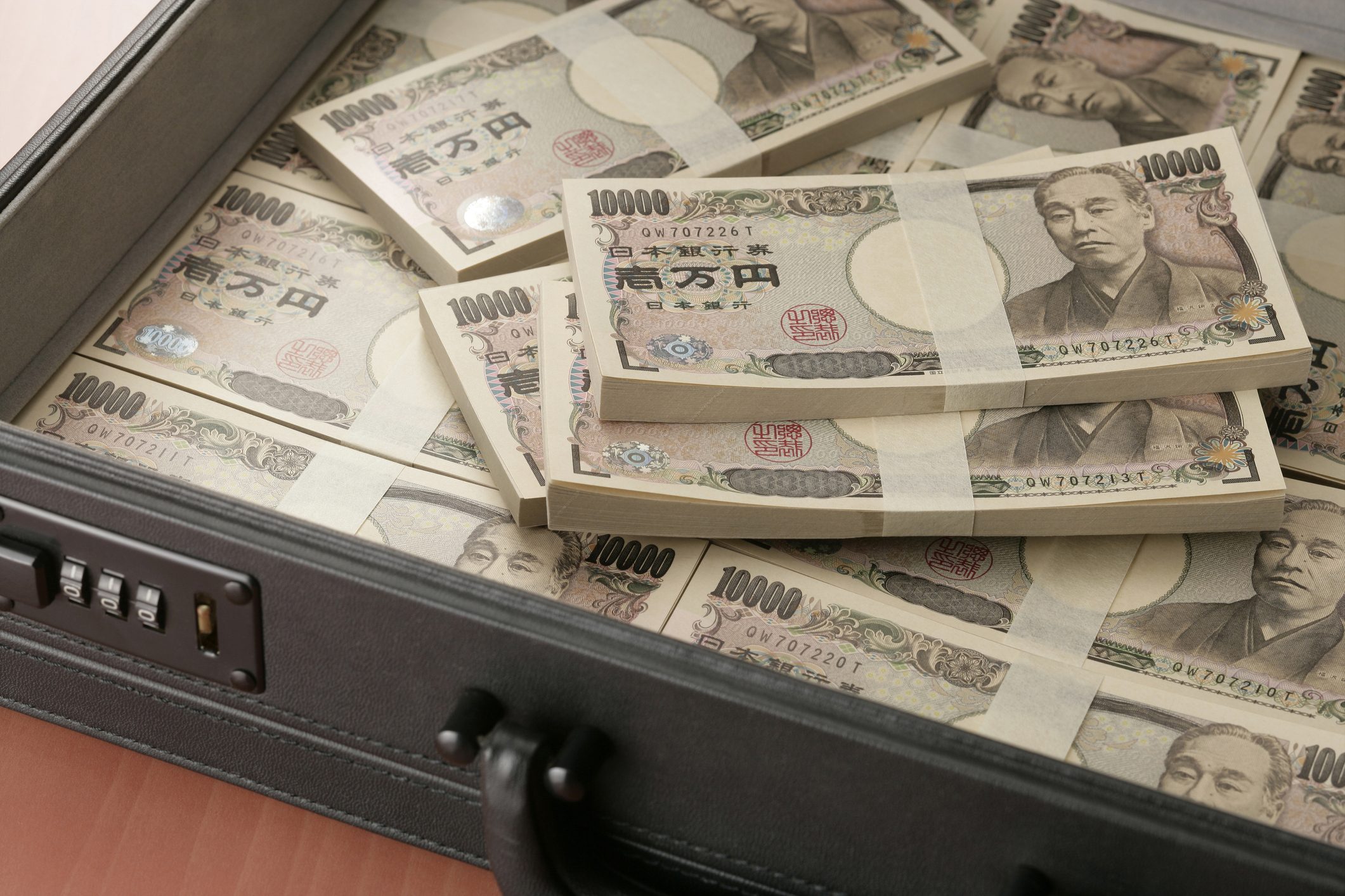 小さい 東部 困難 スーツケース 札束 社長 Souhakamata Jp