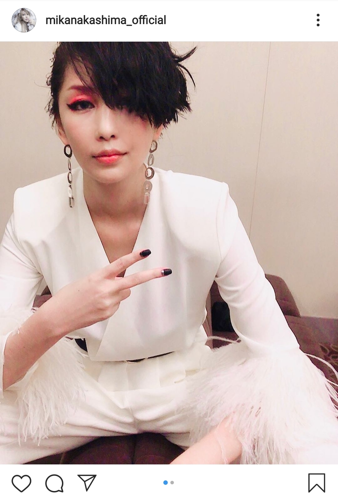 白美嘉さんも黒美嘉さんも素敵 中島美嘉の麗しい衣装姿 豪快アシメヘアに絶賛の声 ニコニコニュース