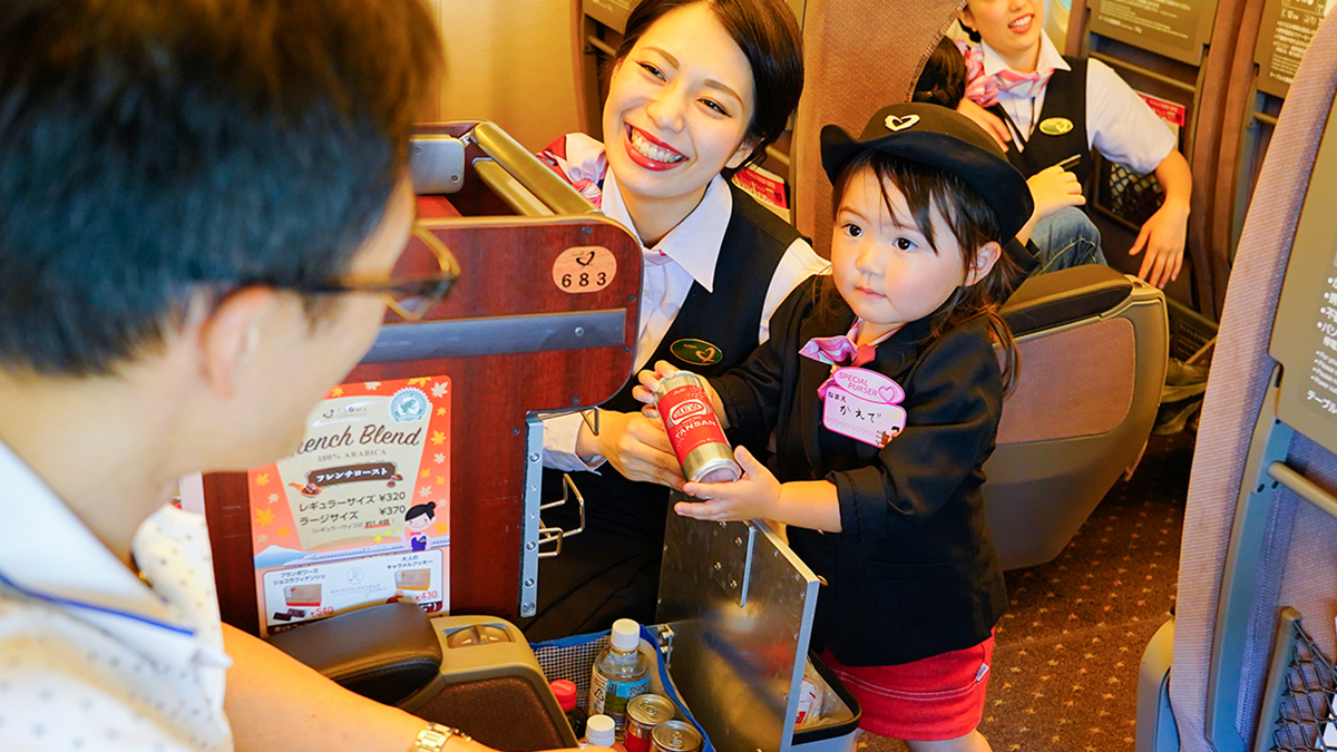 新幹線の車内清掃は匠の技 Jr東海 新幹線なるほど発見デー でパーサーなどの業務を体験 ニコニコニュース