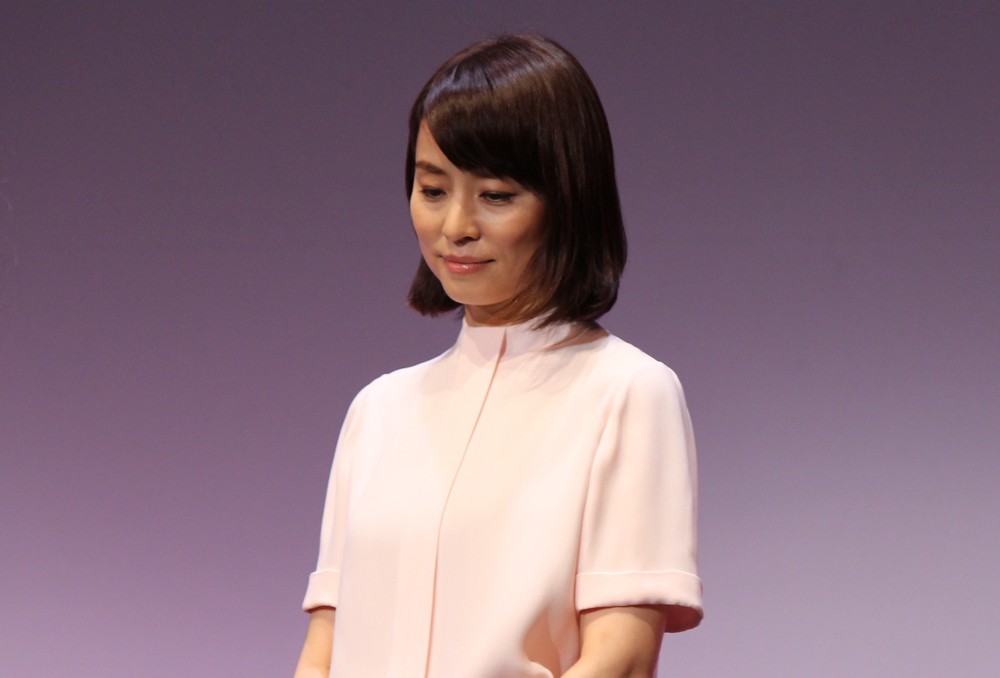 石田ゆり子 ぽんこつ 説に反論 スナックあけぼの橋 で話題も ニコニコニュース