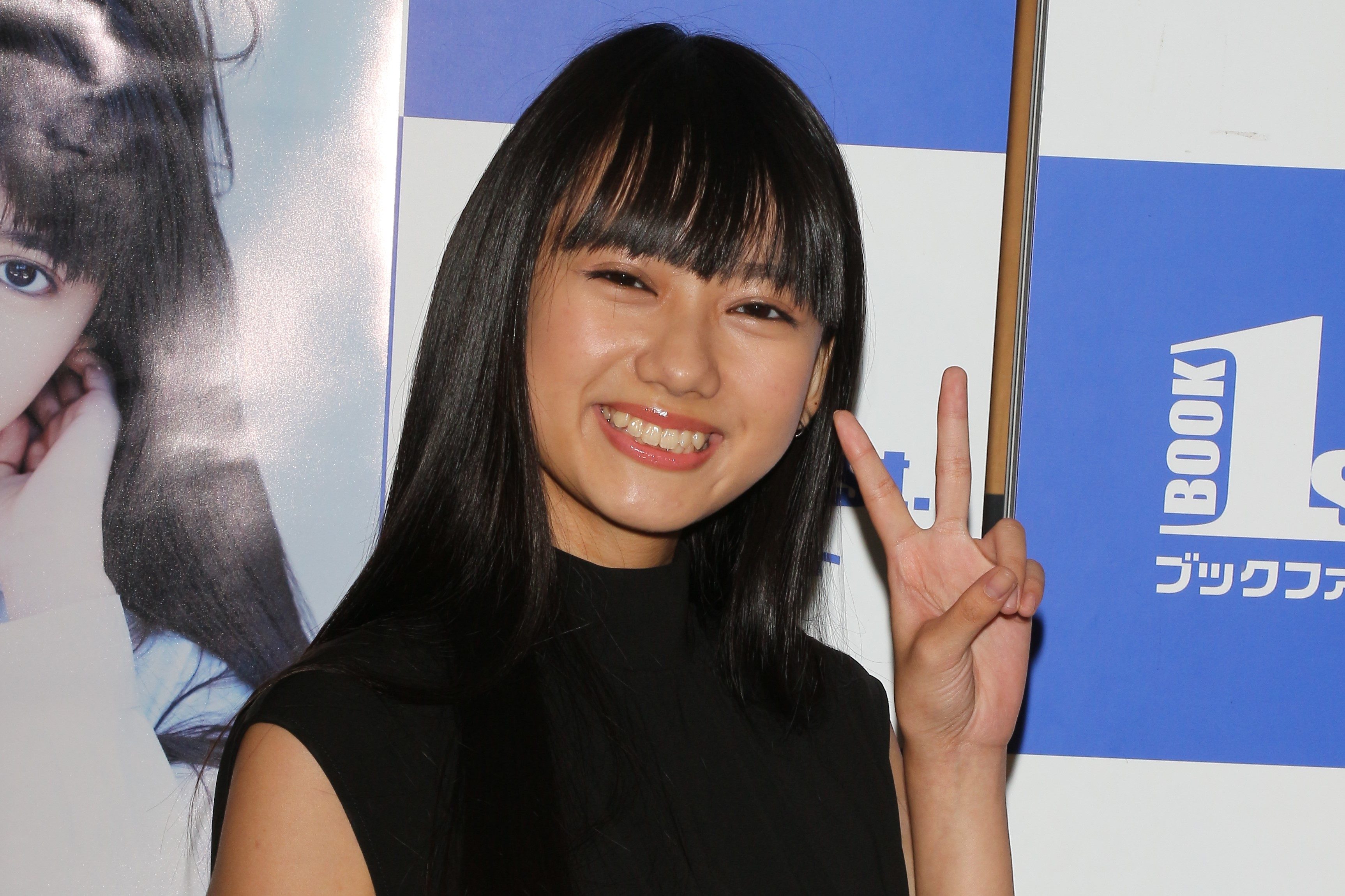 黒崎レイナ 歳の節目に写真集発売 ランジェリー姿に初挑戦 ニコニコニュース