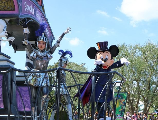 10月31日まで 東京ディズニーランドのディズニー ハロウィーン スプーキー Boo パレード ニコニコニュース