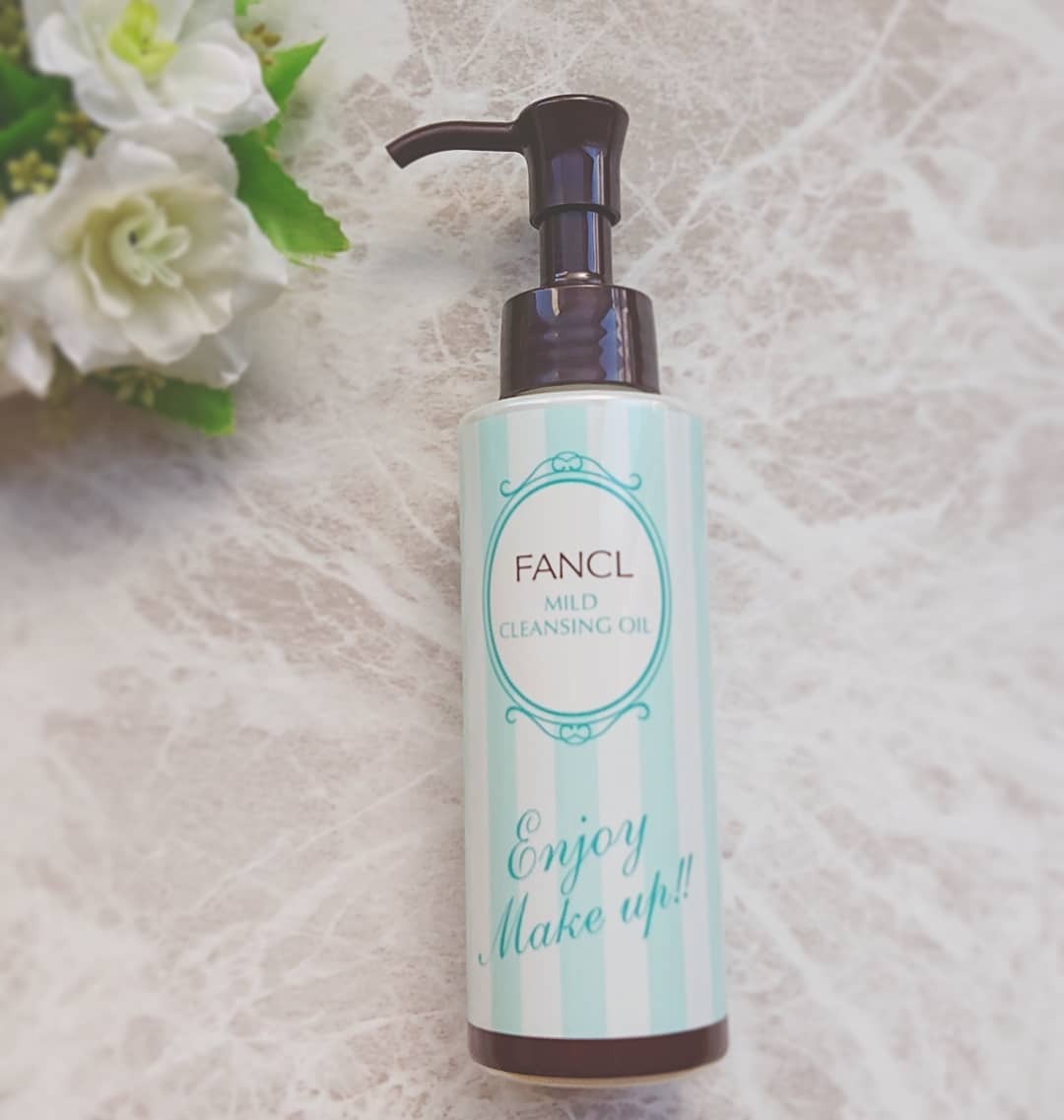 クレンジングオイル使ってる その魅力と使い方をご紹介 ニコニコニュース