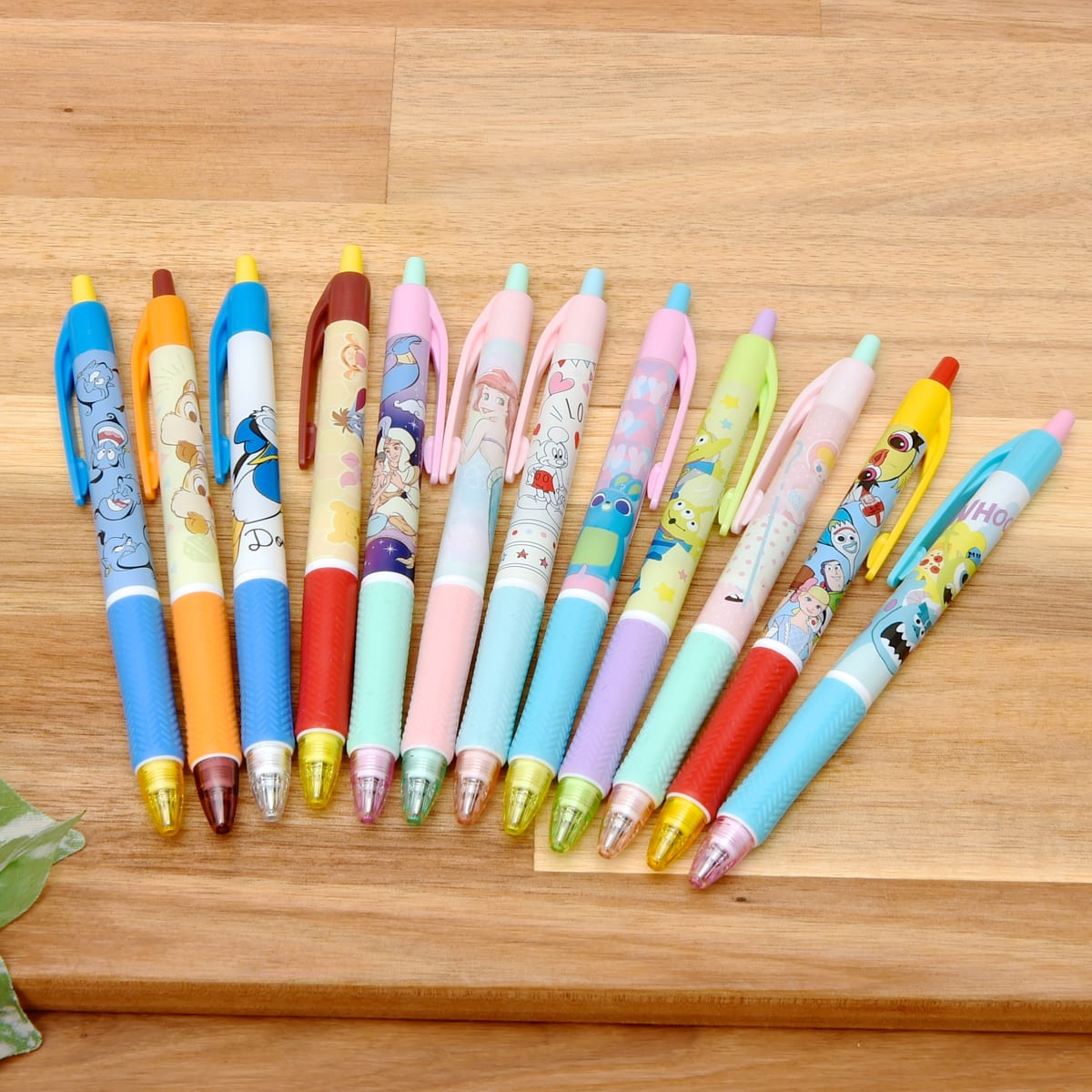 アリエルやアラジンのボールペン サンスター文具 ディズニー アクロボール ニコニコニュース