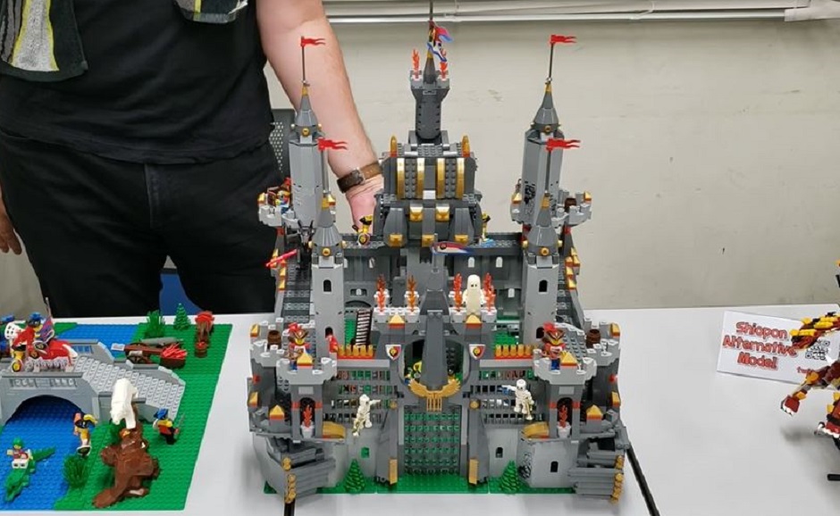 レゴで 動くお城 を作ってみた ロボアニメみ のあるコミカルな仕掛けがすごい ニコニコニュース