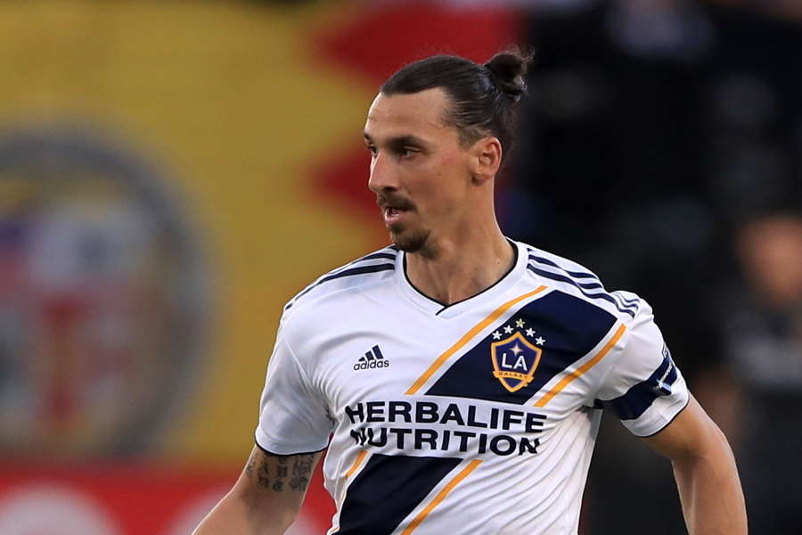 イブラヒモビッチが冨安の同僚に 元同僚がボローニャ行き推奨 監督と 相性抜群 ニコニコニュース