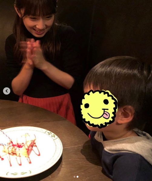 小倉優子 次男3歳の誕生祝い2ショット ママ友 からのバースデーケーキ公開で なんかほのぼの 息子さんたちも幸せで ニコニコニュース