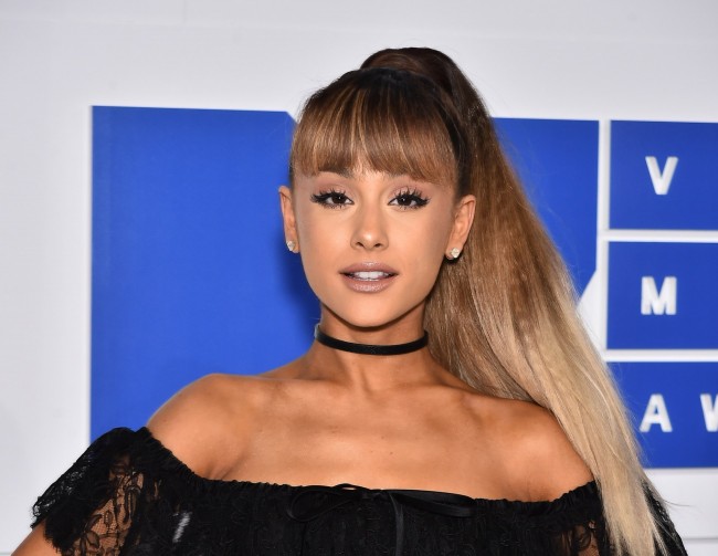 アリアナ グランデ カーリーな地毛を披露してファン大反響 ニコニコニュース