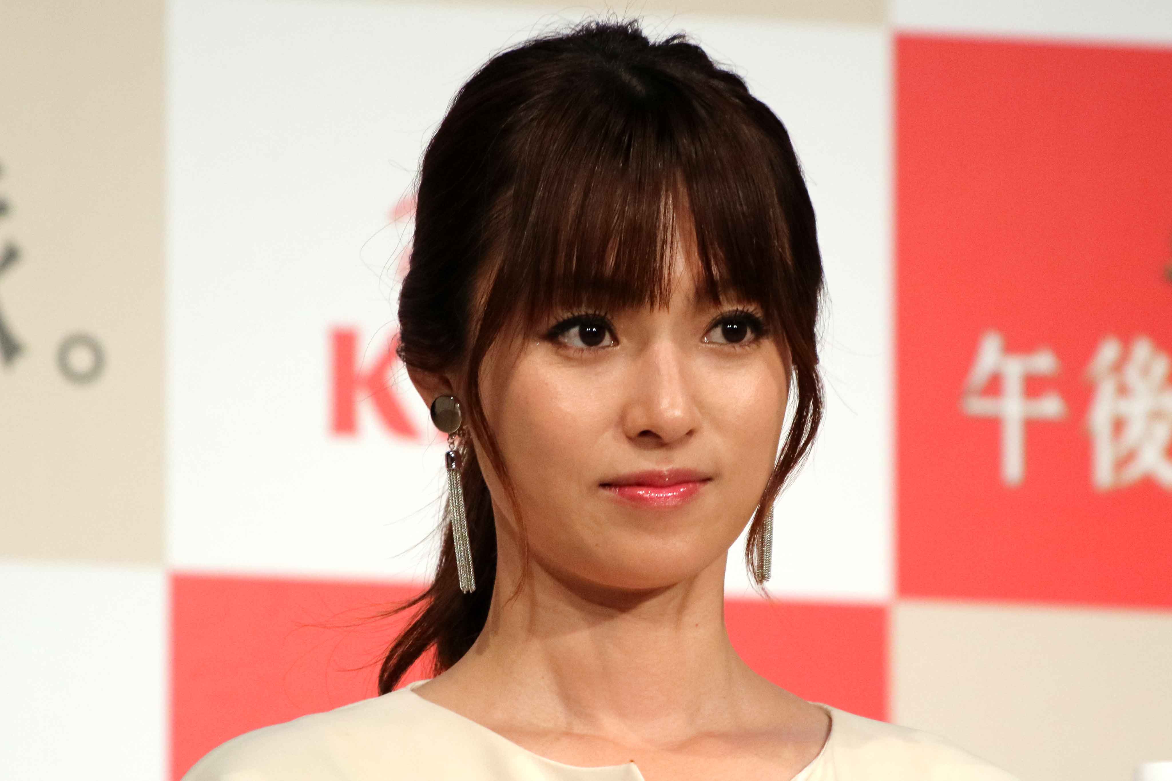 深田恭子が まるで別人 に 37歳に見えない水着姿でサーフィン ニコニコニュース