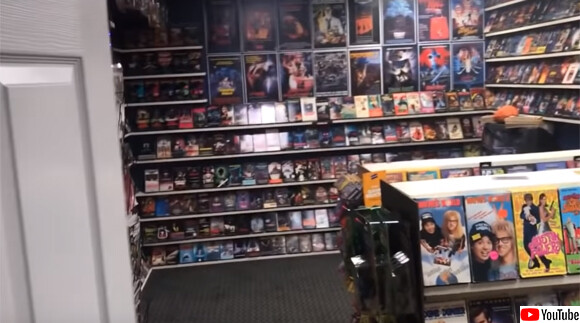 これは懐かしい 地下に1990年代のレンタルビデオ屋を再現した男性 アメリカ ニコニコニュース