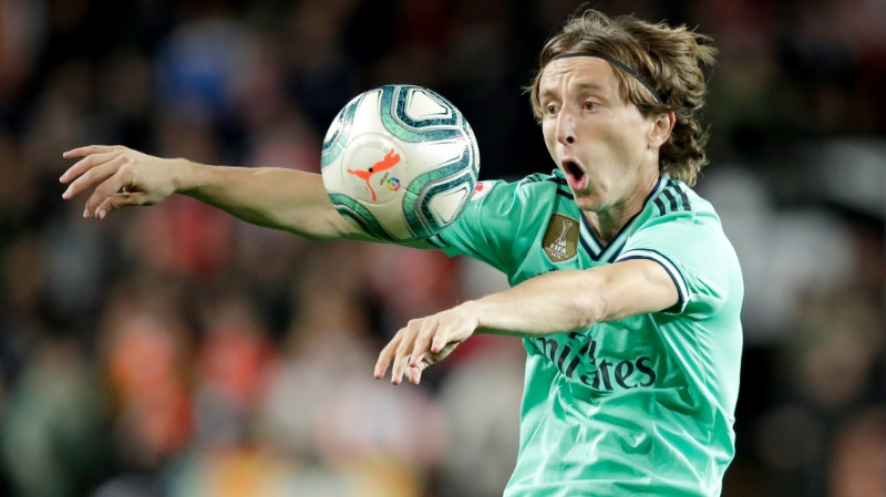 ネイマールとは大違い 聖人モドリッチがレアル選手を股抜きするとこうなる ニコニコニュース