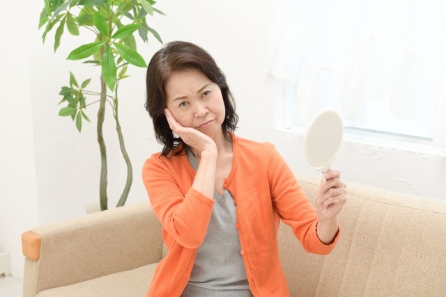 白髪が増えたからとりあえず紫って正解なの ６０代女性に似合う髪色とは ニコニコニュース