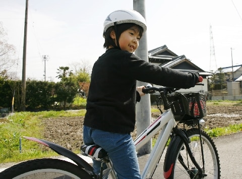 小学生 自転車ヘルメットを 大人も友だちもかぶってない と拒否 法律はどうなってる ニコニコニュース