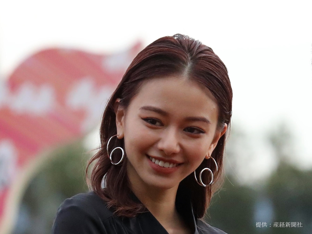 山本舞香の 金髪 姿に ヤバイ と驚きの声 顔が強すぎる との感想も ニコニコニュース