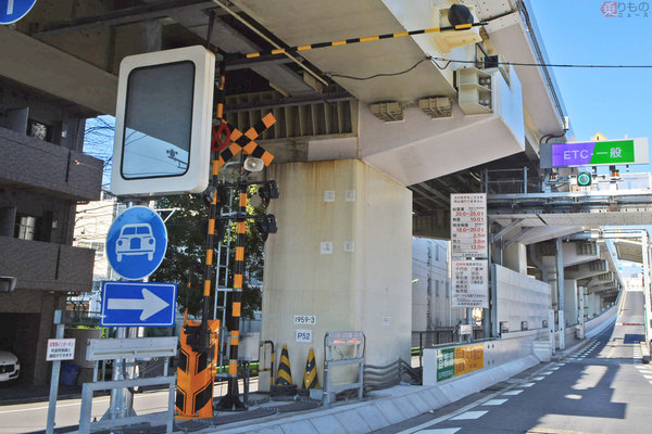 なぜ首都高入口に 鉄道の踏切 周囲に線路なし いつ閉まるのか 警報器遮断機 作動 ニコニコニュース