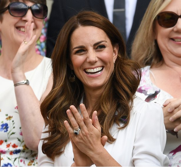 心労も限界 キャサリン妃 満面の笑みと濃いメイクに心配の声 ニコニコニュース