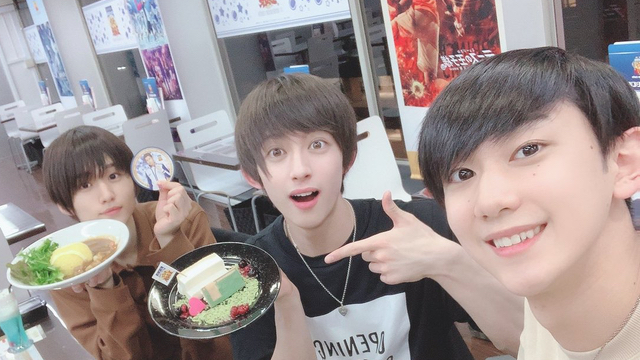 テニミュ 阿久津仁愛さん 越前リョーマ役 田口司さん 菊丸英二役 らがコラボカフェに来店 オフショまとめ ニコニコニュース