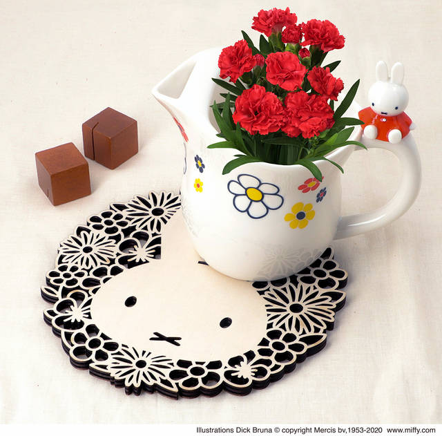 ミッフィー 母の日ギフト登場 フラワーピッチャーや木製ポットスタンド 型抜きバウムクーヘンも ニコニコニュース