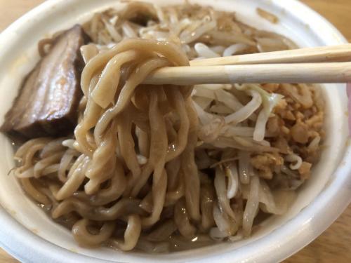 セブン イレブンの二郎系レンジ麺 中華蕎麦とみ田監修 ワシワシ食べる豚ラーメン を恐ろしく美味しくする方法 ニコニコニュース