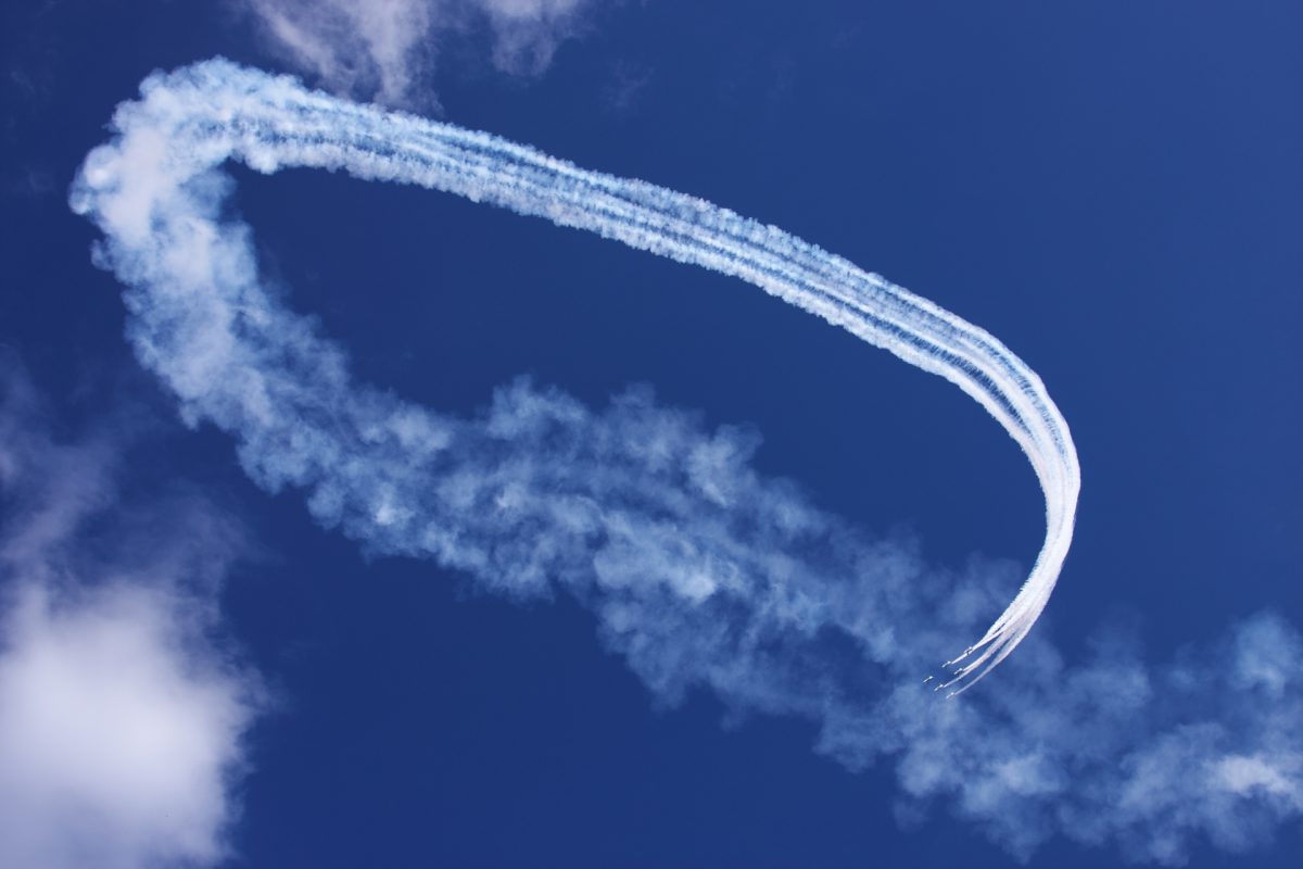 ブルーインパルス 五聖火到着式でまさかの事態にネット衝撃 未来を暗示か ニコニコニュース