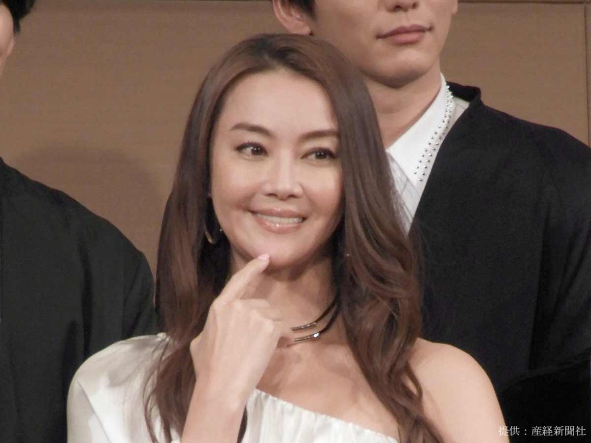 観月ありさの ミニスカポリス姿 に パーフェクト 逮捕されたい の声 ニコニコニュース