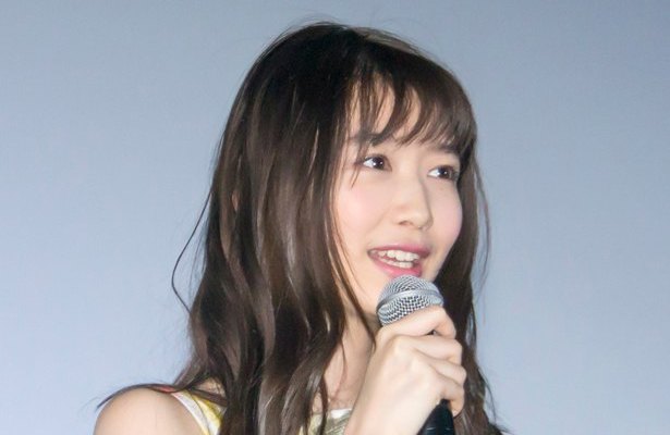 岡本夏美 インコとの 家活中 私服メガネshotにファン歓喜 可愛いが渋滞 インコになりたい ニコニコニュース