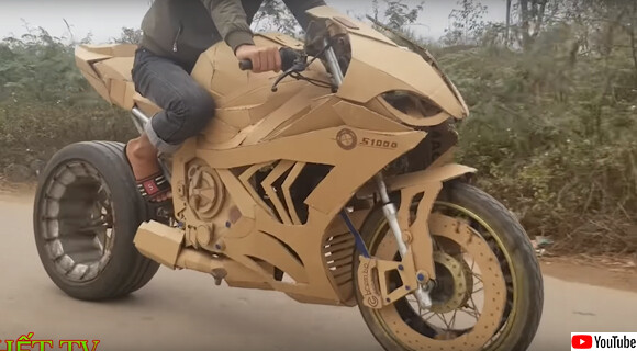 ちゃんと走るんだぜ ダンボールでボディを作り 高級バイクのレプリカを作ってみた ベトナム ニコニコニュース