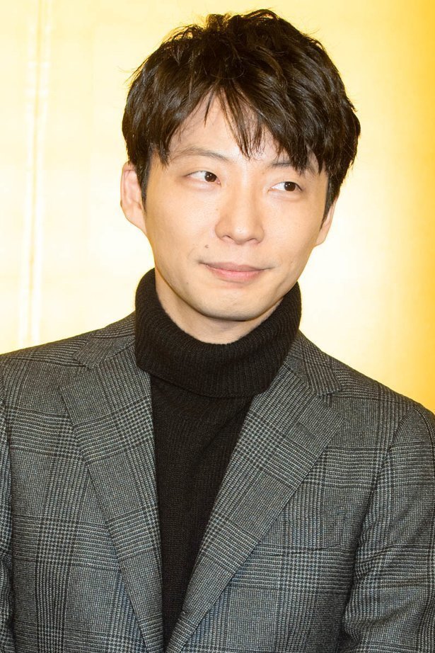 綾野剛が星野源へ耳打ちする姿にファン悶絶 色気がヤバイ 身長差すら萌える ニコニコニュース