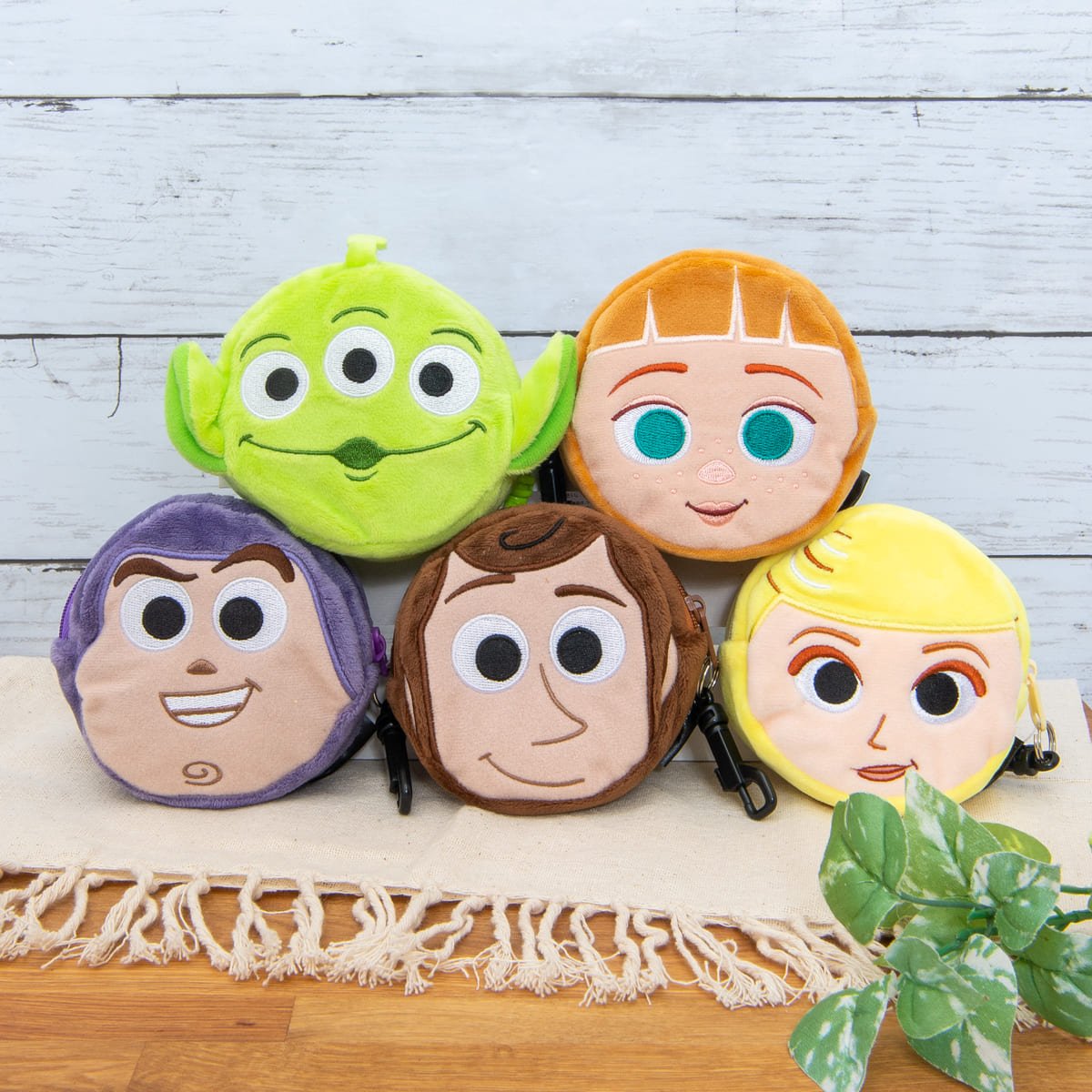 トイ ストーリー4 のキャラクターフェイス デルフィーノ ディズニー 丸型コインケース ニコニコニュース