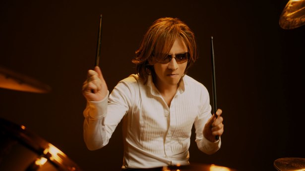 Yoshikiがこだわり抜いたドラムプレーを披露 60点くらい と厳しくチェック ワンダ 極 新cm ニコニコニュース