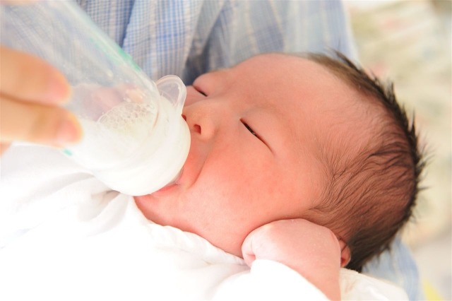 赤ちゃんがミルクを飲まない時 試してみたい5つの対処法 ニコニコニュース