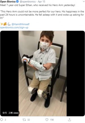 四肢の一部を失った7歳男児 スター ウォーズの義手に 嬉しくて大興奮 米 動画あり ニコニコニュース