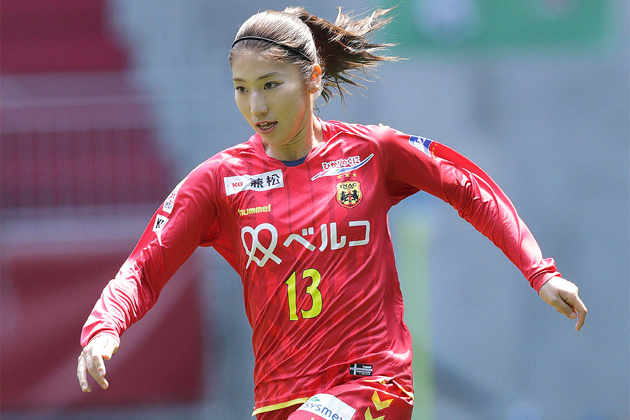 人見知りでワガママ 仲田歩夢 母の日に 幼き日のピースショット 投稿で注目 ニコニコニュース