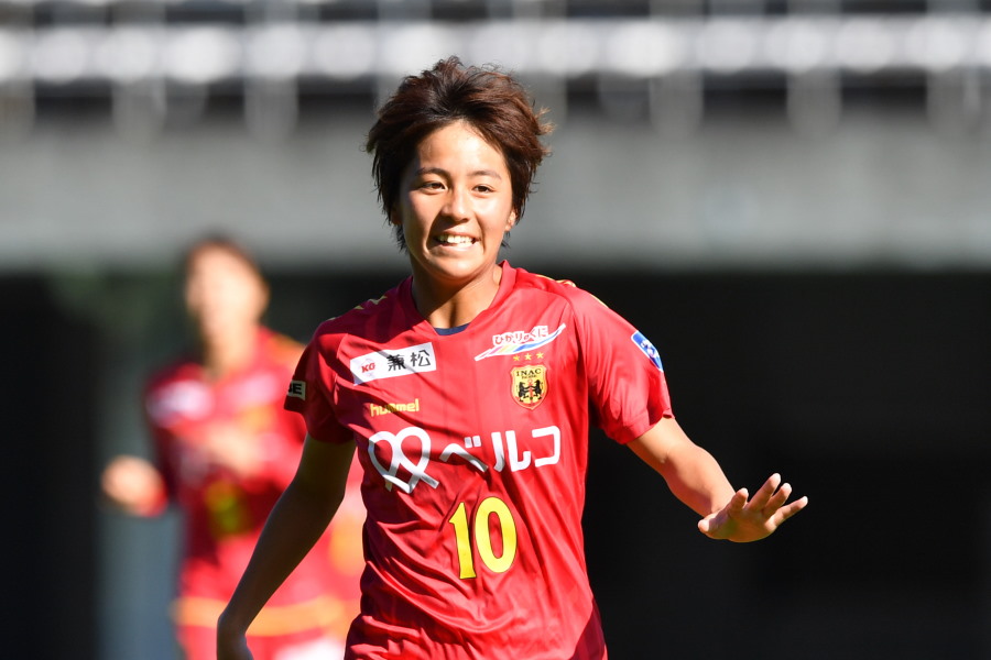 山ガール なでしこ岩渕真奈 山登り ショット6枚公開 すごいなーわたしの脚達 ニコニコニュース